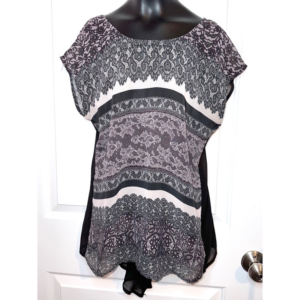 Maurice’s pink & black top
